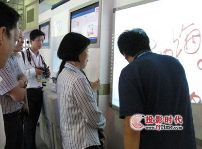 傳統(tǒng)電子白板的演進 教學(xué)設(shè)備研發(fā)的新動向與行業(yè)動態(tài)